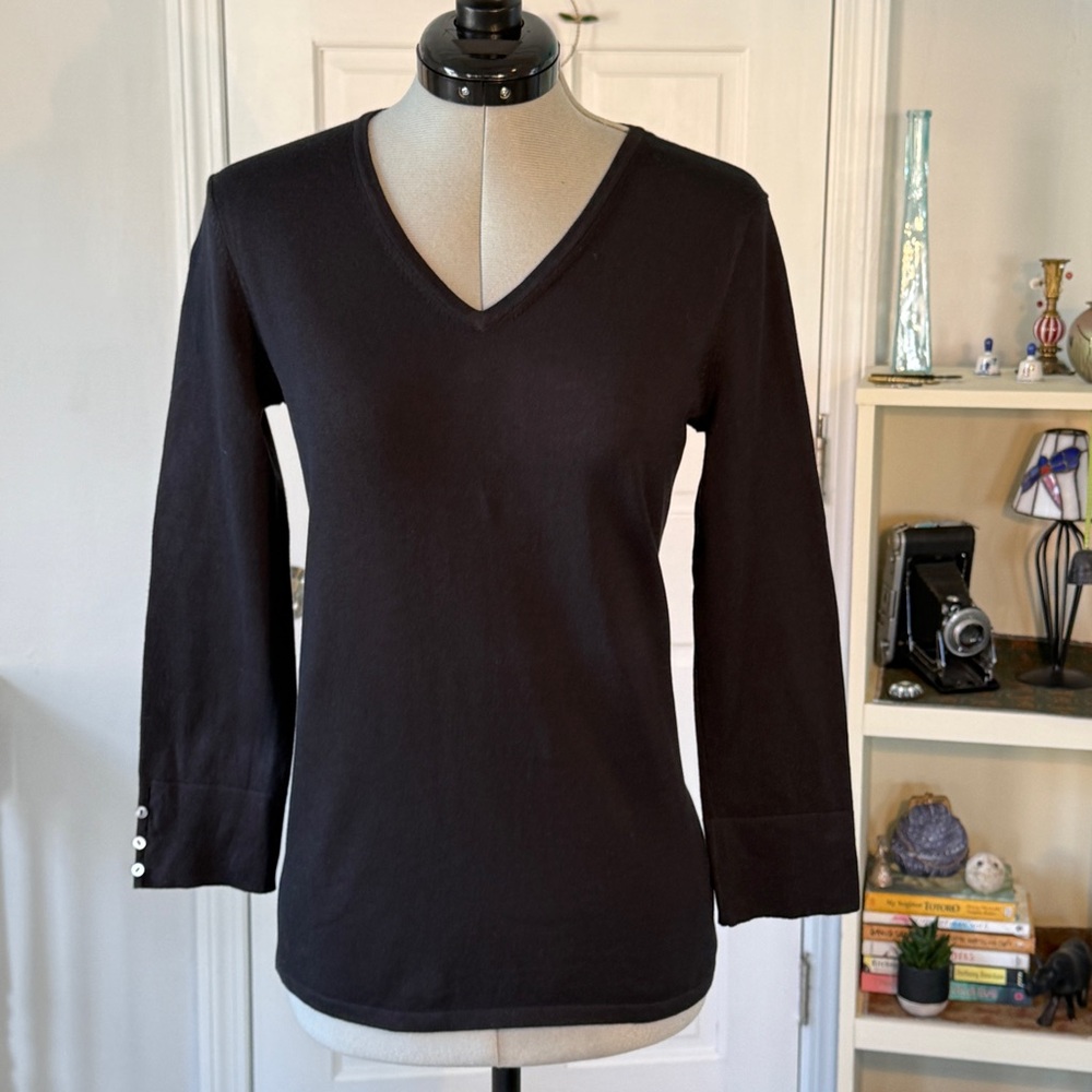 Edinburgh Knitwear Black Fitted V Neck Sweater (size S)